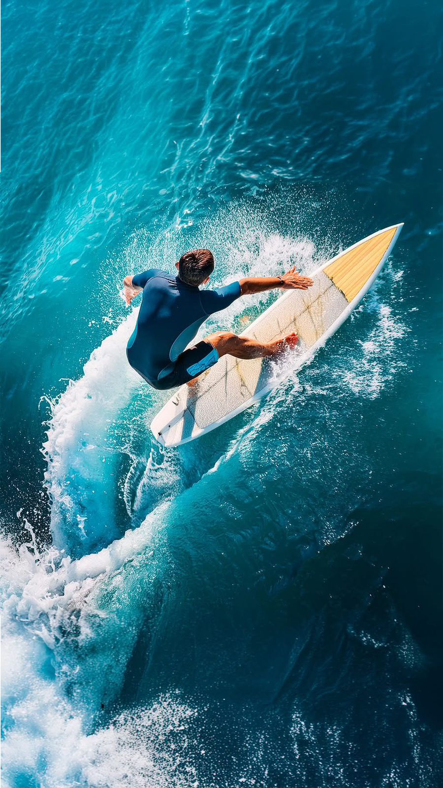 Deportes acuaticos surf en aguas turquesa del Caribe